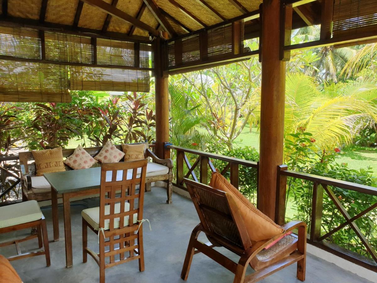 Waiara Village Guesthouse Maumere Exteriör bild