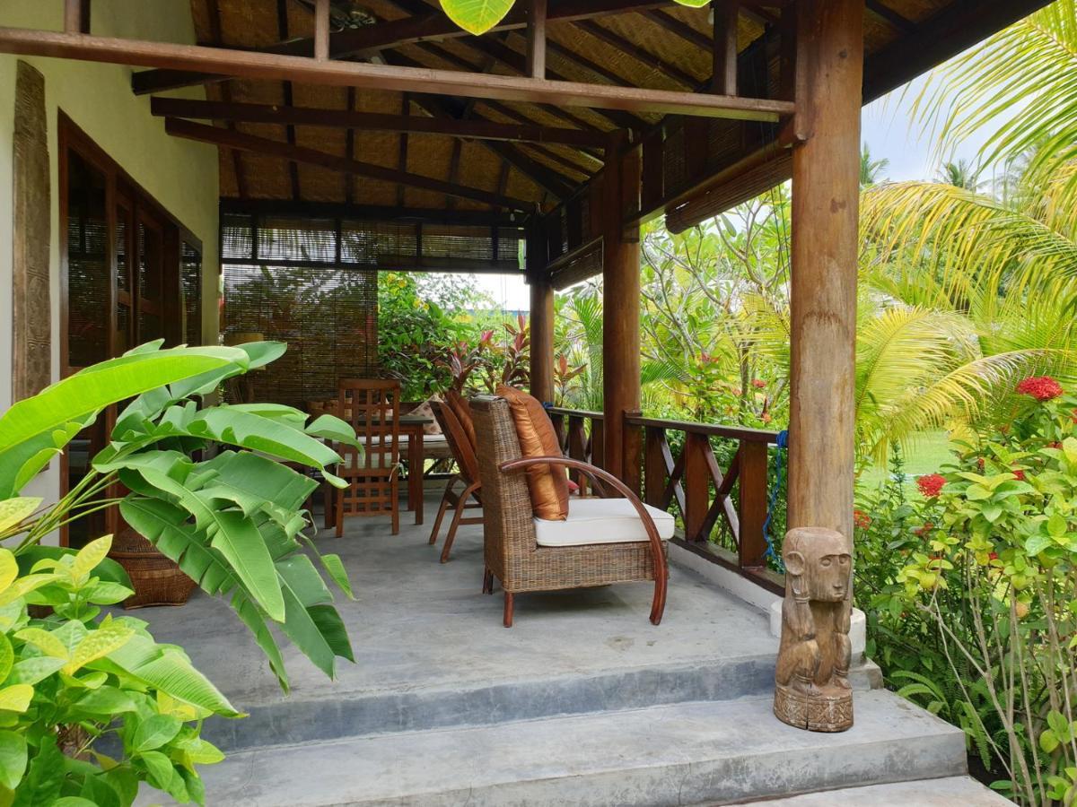 Waiara Village Guesthouse Maumere Exteriör bild