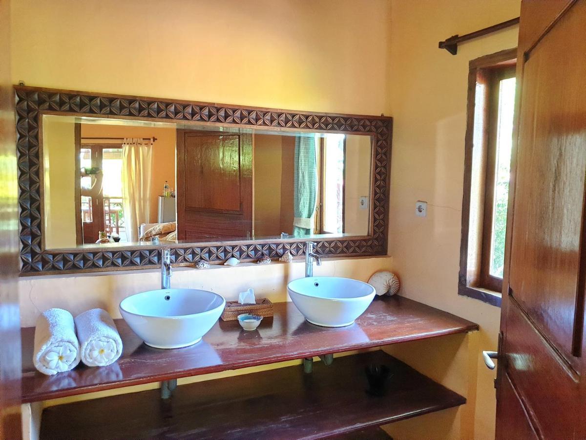 Waiara Village Guesthouse Maumere Exteriör bild