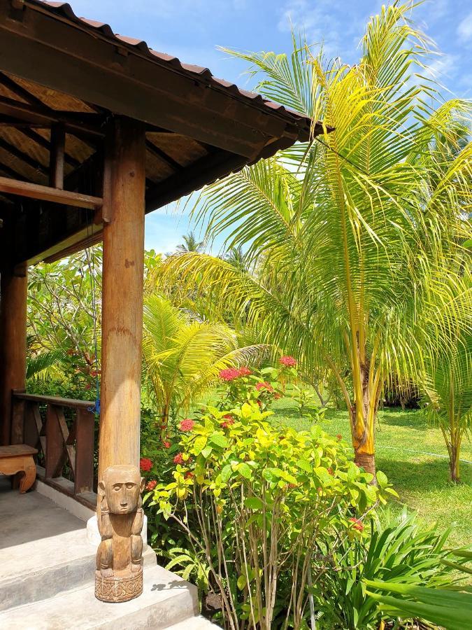 Waiara Village Guesthouse Maumere Exteriör bild