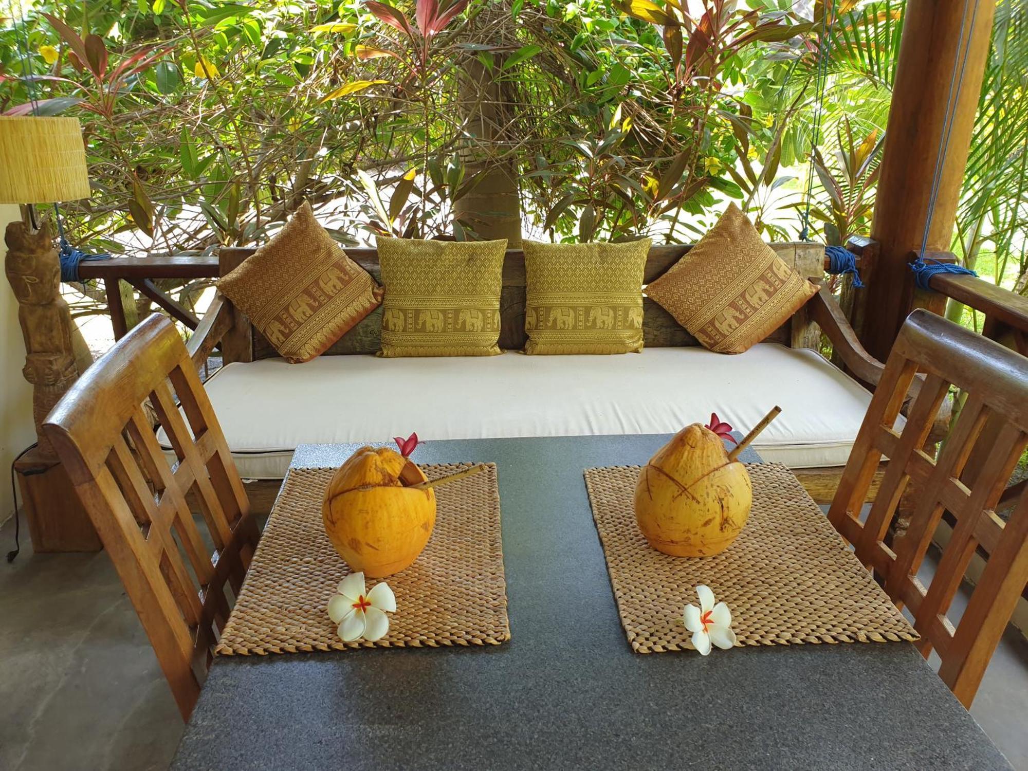 Waiara Village Guesthouse Maumere Exteriör bild