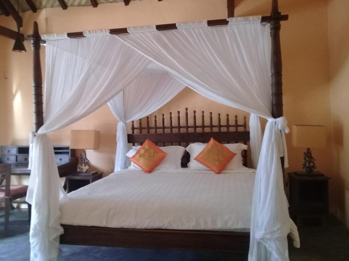 Waiara Village Guesthouse Maumere Rum bild
